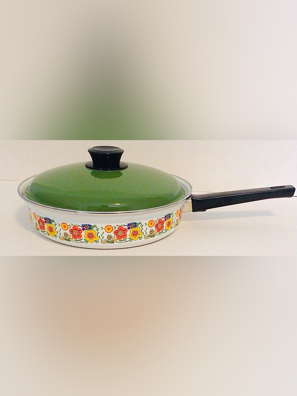 Vtg Flower Power Enamelware MCM 70’s Skillet 10.5” Frying Pan Avocado Green Lid